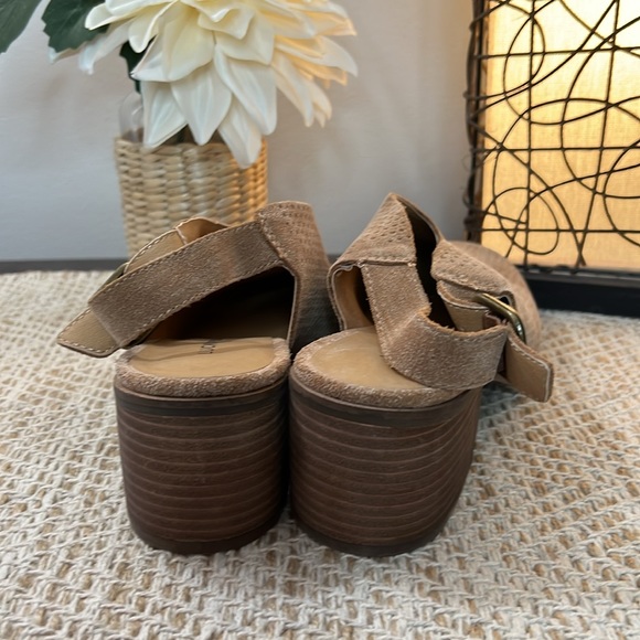 NWOB Lucky Brand Tan Suede Slingback Mules 9.5M - Picture 3 of 5